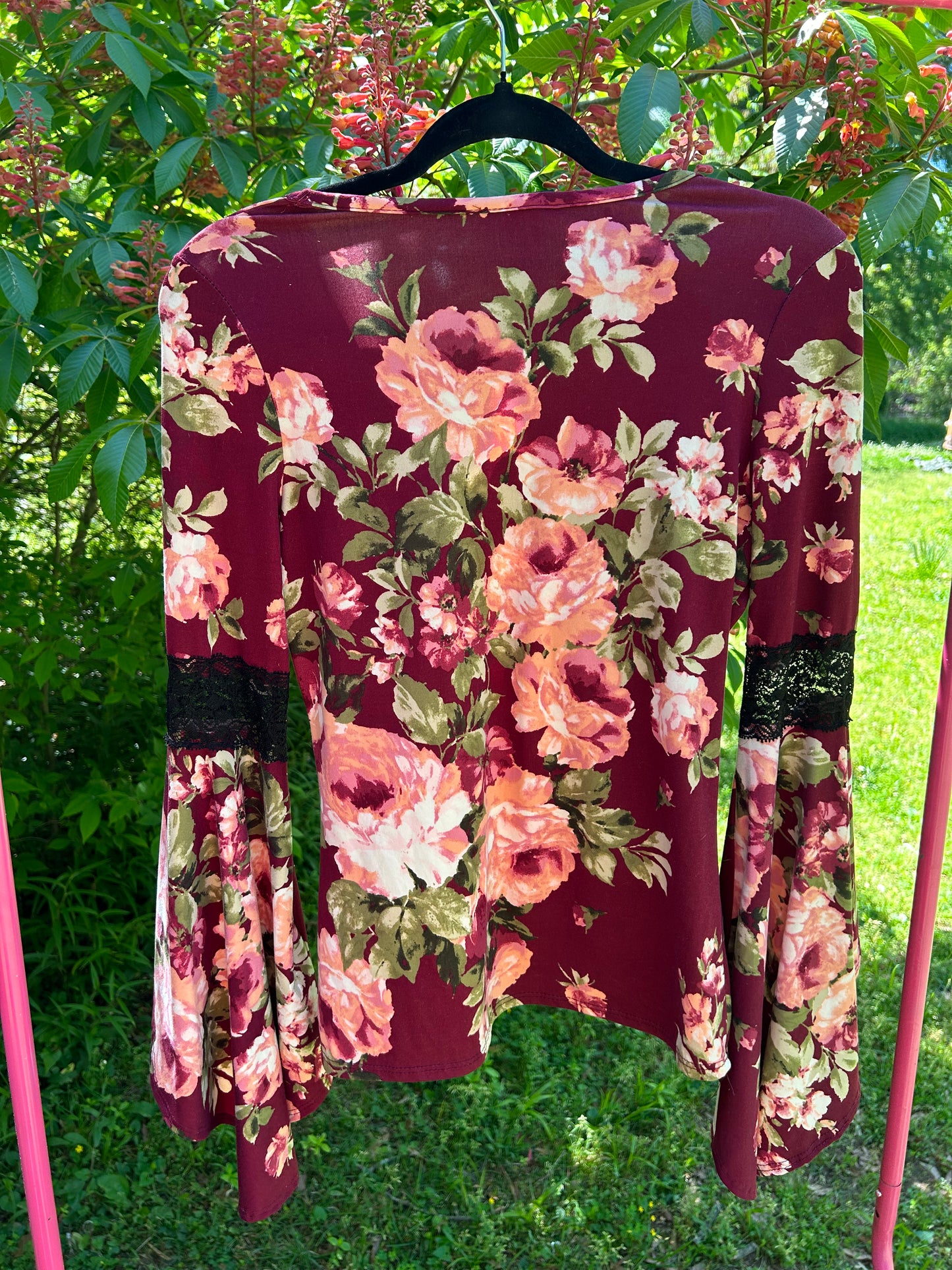 (M) Flared Sleeve Floral Top